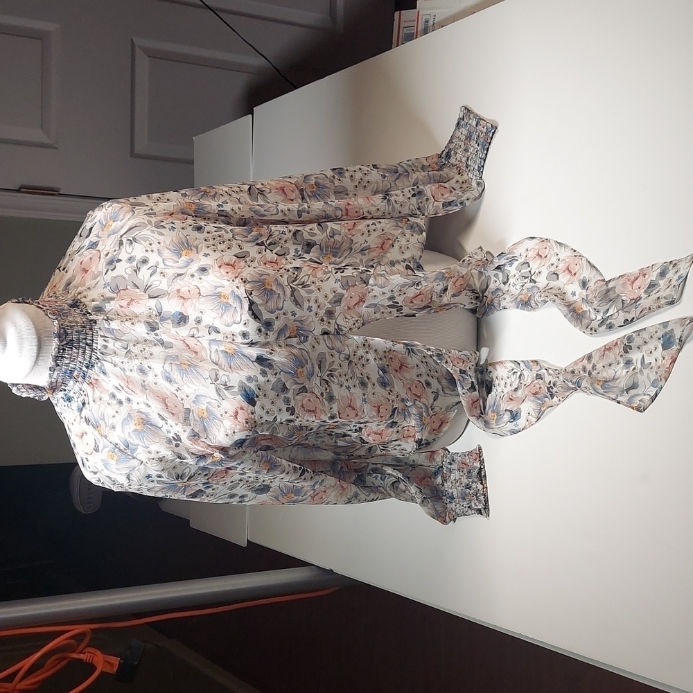 Elan Sheer Floral Blouse  Size M - Picture 4 of 11